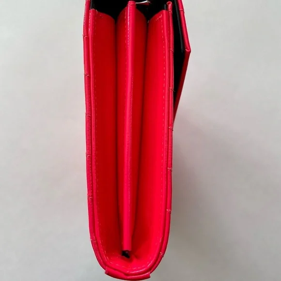 Yves Saint Laurent Wallet on Chain - Picture 8 of 11